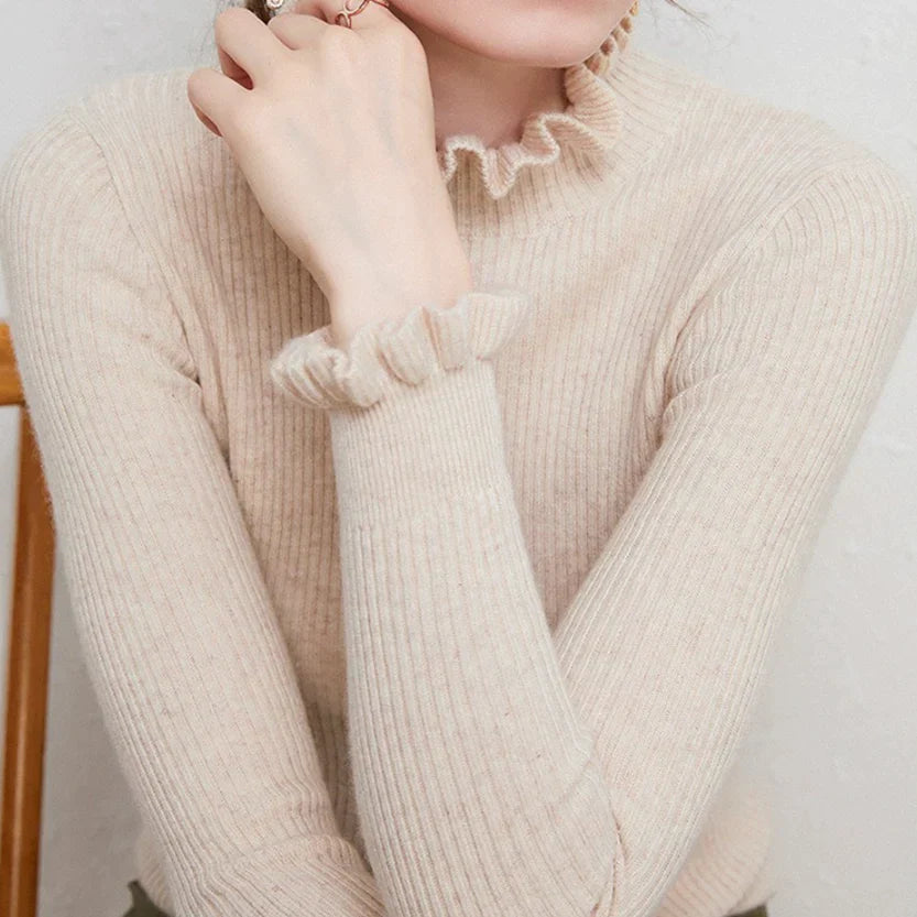 Elegant sweater with lace collar Anastasia