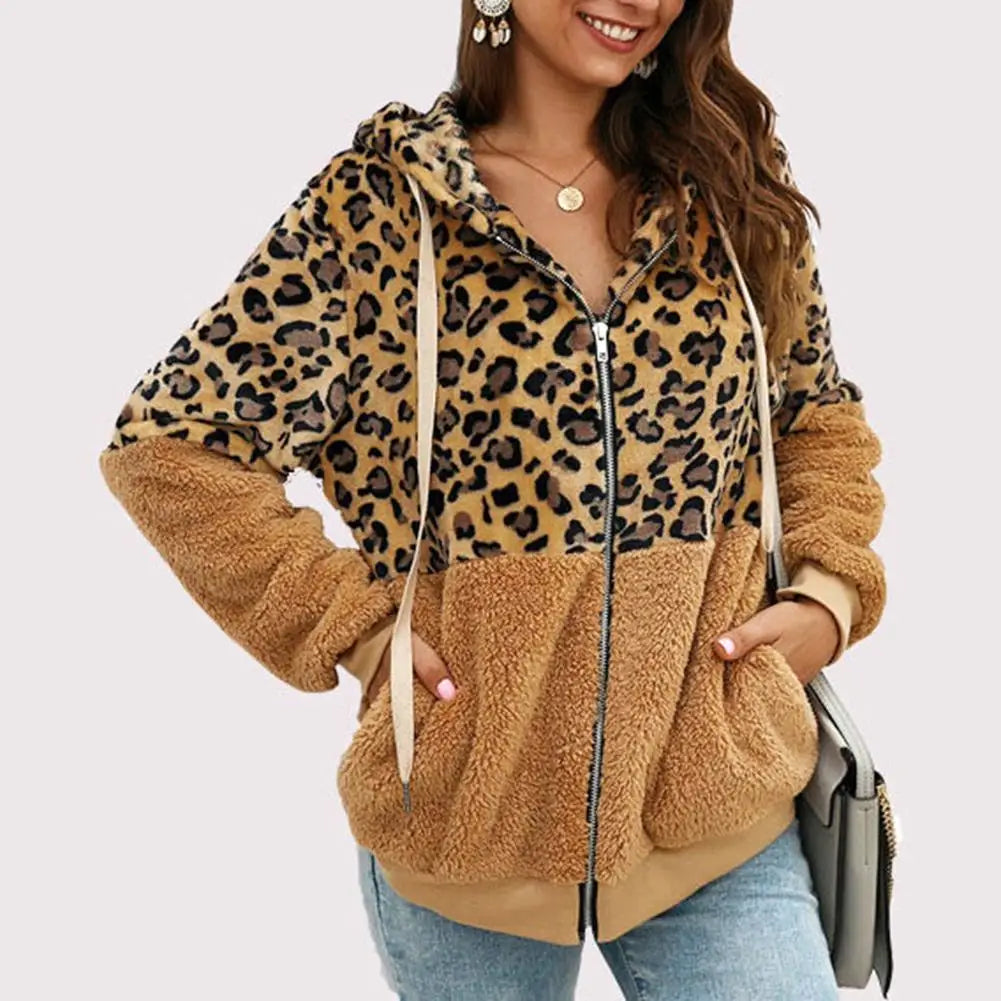 Flauschiger Hoodie mit Leopardenmotiv Mira